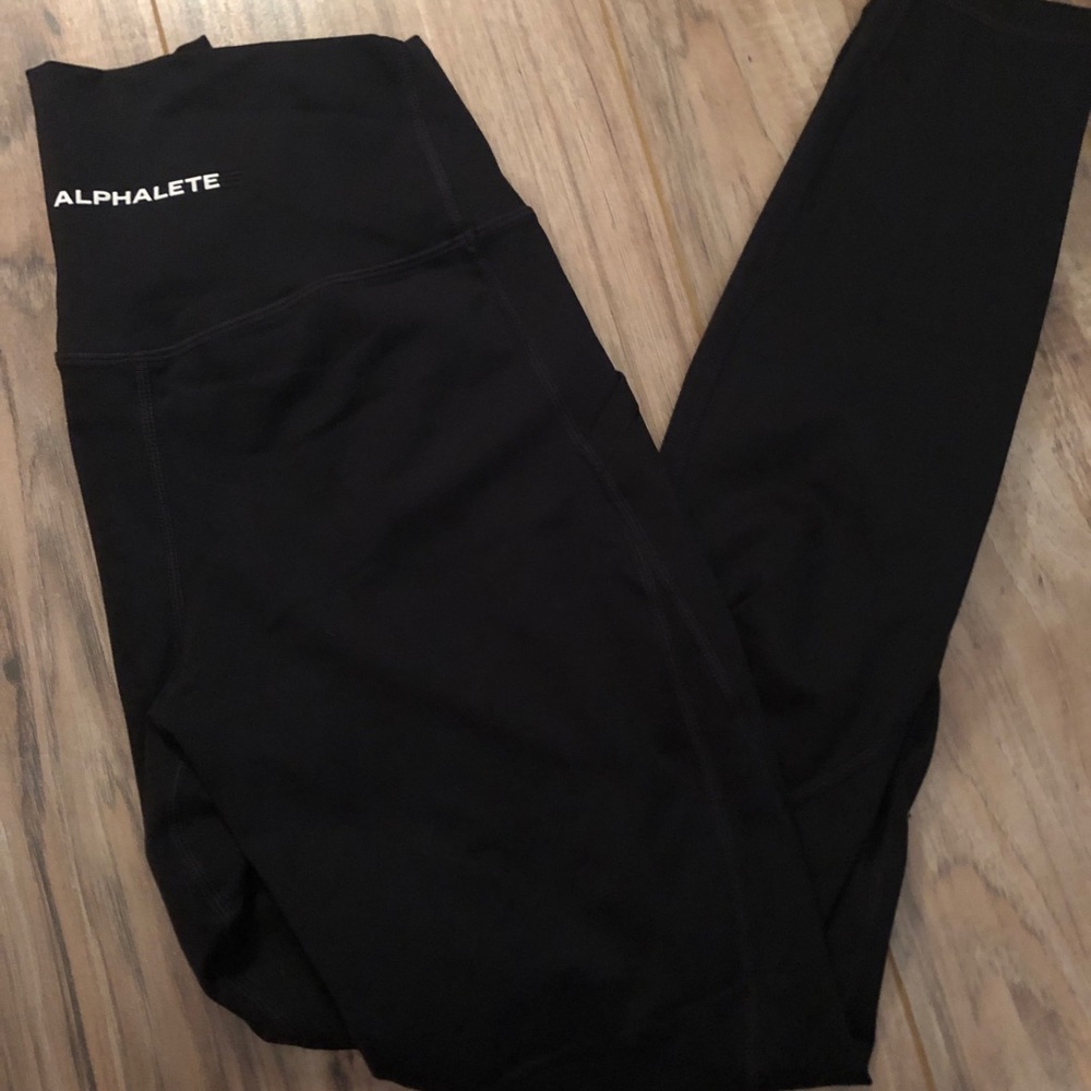 Alphalete Surface Pocket Legging